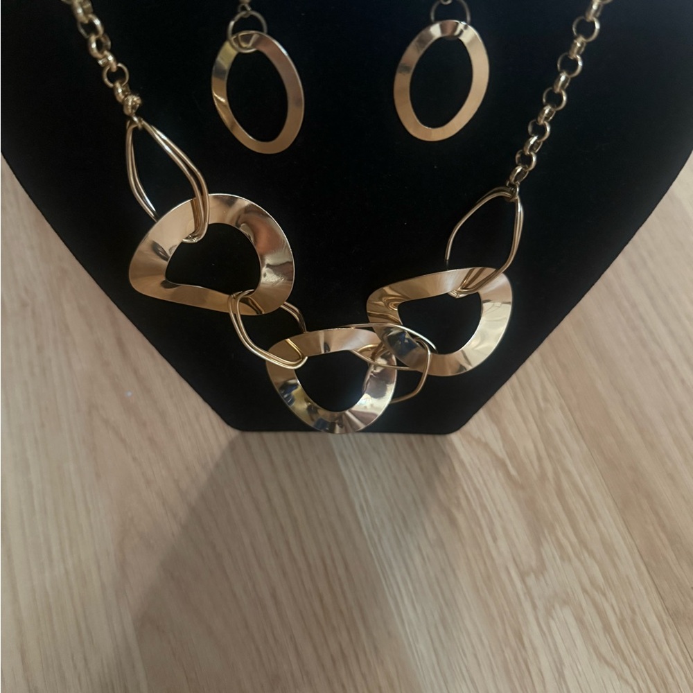 Paparazzi Gold Chunky Chain Necklace